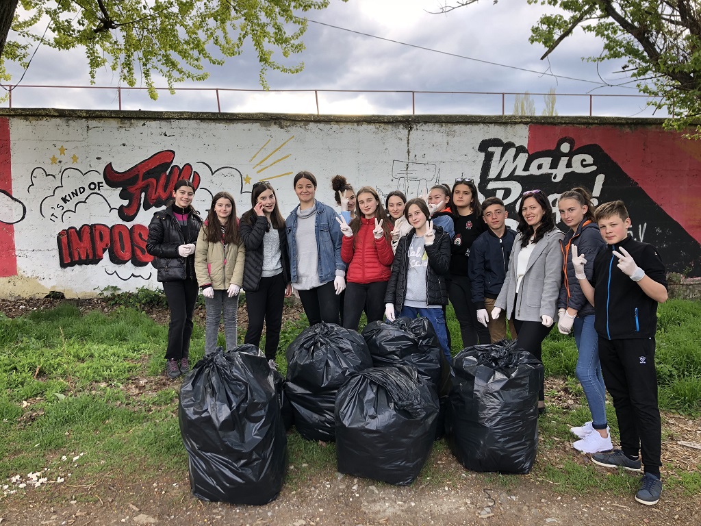trashtag-challenge-for-the-earth-week-in-mitrovica