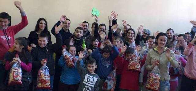 access-program-students-bring-holidays-spirit-to-the-special-school